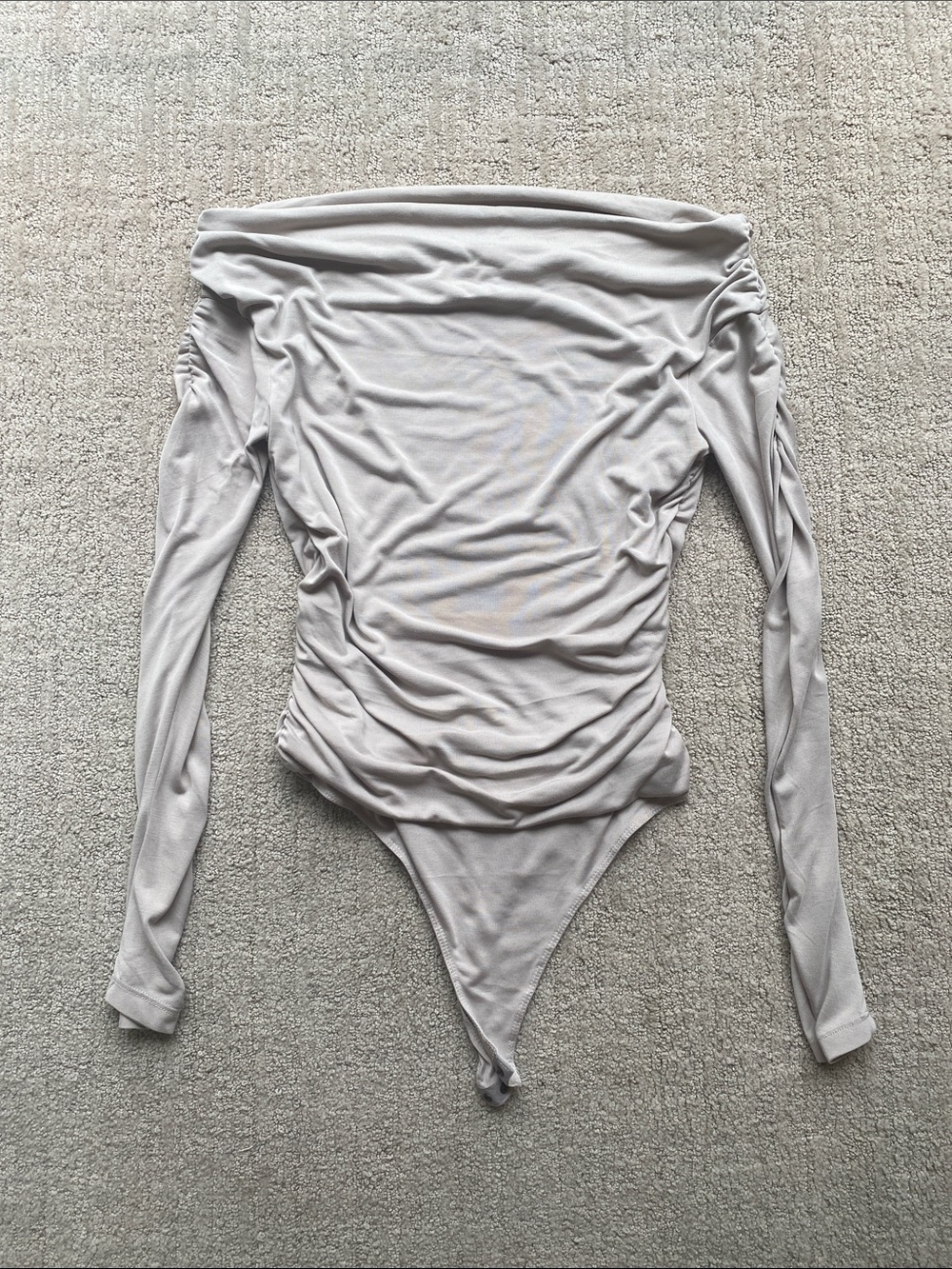 Steve Madden Light Gray Off-Shoulder Long Sleeve Bodysuit